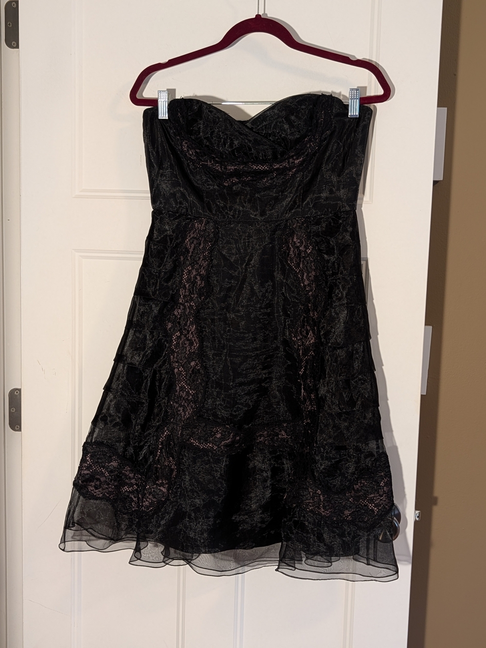 BCBGMaxAzria Black Strapless Lace-Overlay Cocktail Dress. Sz 8.